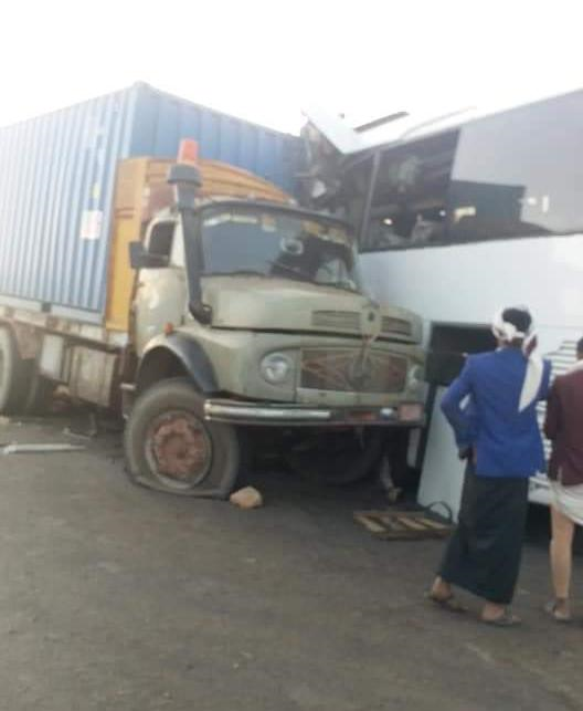 وفاة ثمانية مسافرين وإصابة آخرين في  حادث مروري مروع على طريق البيضاء - صنعاء