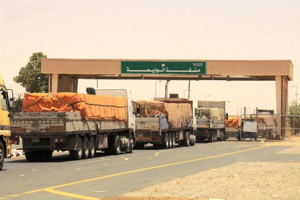 اليمن يغلق منفذ الوديعة البري الوحيد مع السعودية بشكل كامل ضمن إجراءات مواجهة كورونا