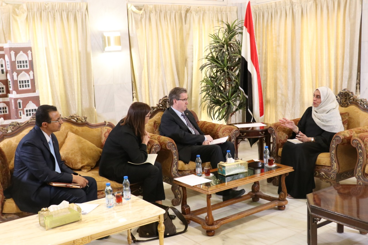 وزيرة الشئون الاجتماعية تبحث مع السفير النرويجي دعم برامج ومشاريع تنمية المرأة اليمنية