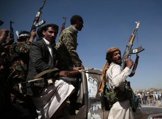 خروقات قد تنسف الهدنة الأممية.. الحوثي يصعد عسكرياً في عدة جبهات