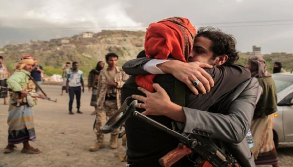 البيضاء: نجاح صفقة تبادل للأسرى بين الجيش الوطني والحوثيين (أسماء)
