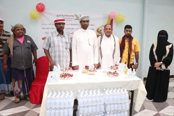 الوكيل الأول لمحافظة المهرة يدشن مشروع توزيع حلويات العيد ل"9" مصليات عبر مؤسسة فينا خير 