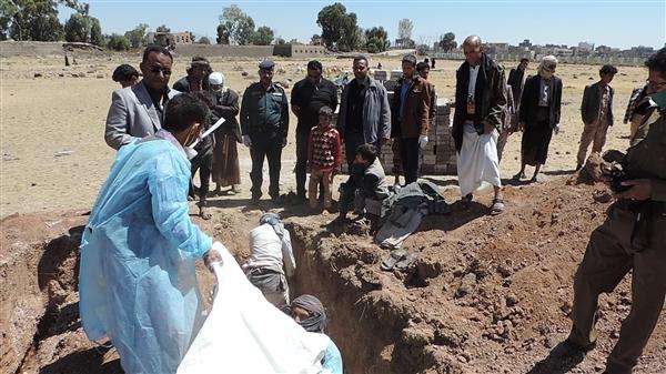 مليشيات الحوثي تدفن 35 جثة مجهولة الهوية ذمار