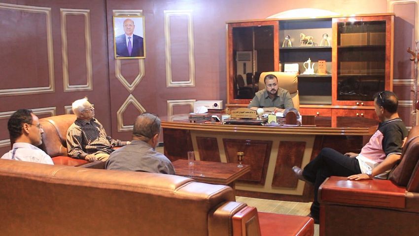 وزير الأشغال الحريزي: يوجه باستكمال مشروع طريق بئر العروس في يافع