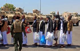 اليمن.. تبادل 15 أسيرًا و9 جثامين بين الحكومة و"الحوثي"
