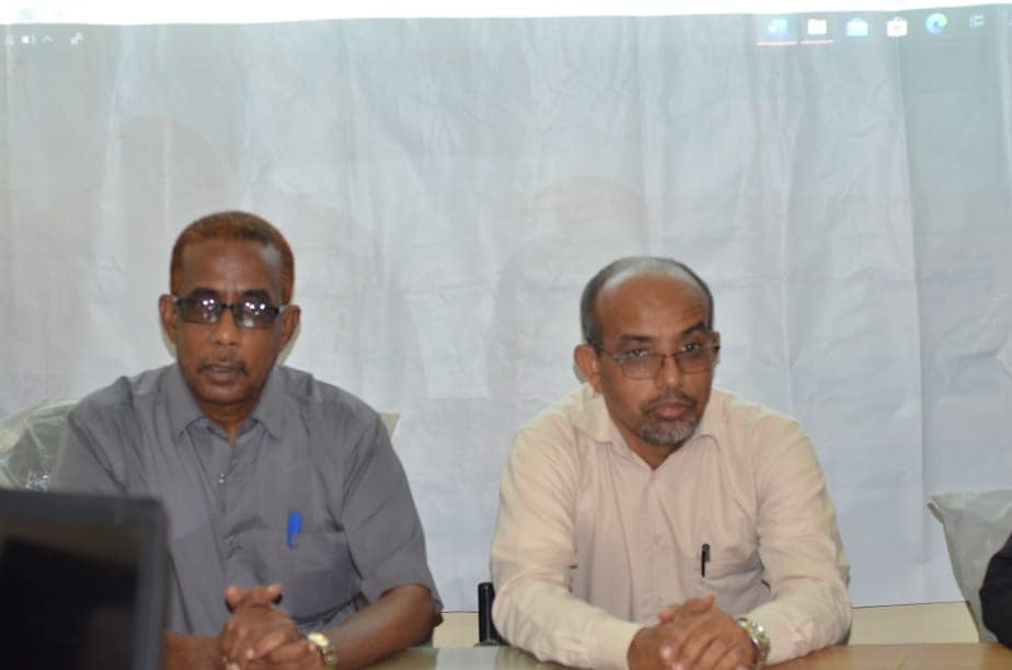 مكتب الصحة بالمهرة يعقد الإجتماع التحضيري لتنفيذ الحملة الوطنية للتحصين ضد فيروس كورونا